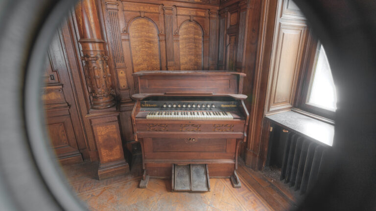 Villa Woodstock Harmonium im Rund