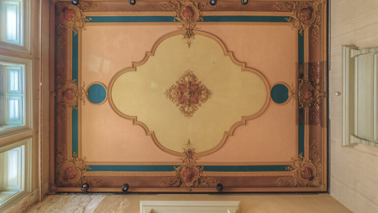 Villa Woodstock bemalte Decke