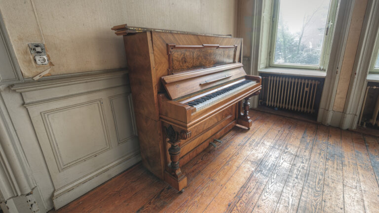 Villa Woodstock altes Pianino