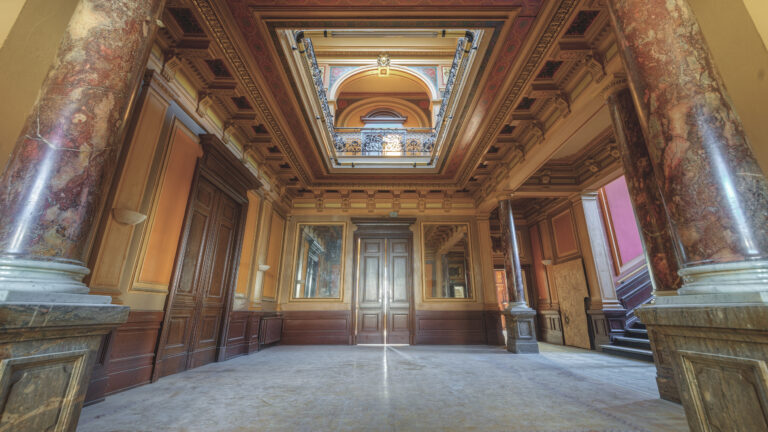Villa Woodstock vertäfelte Halle