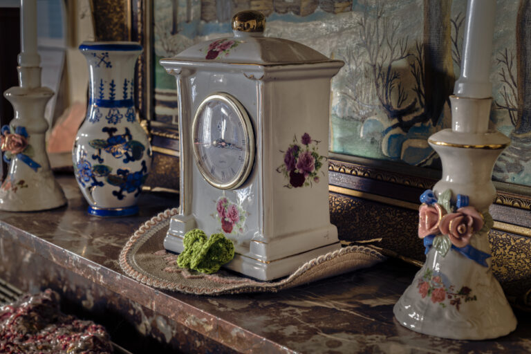 Maison Madame Mokka Kaminsims