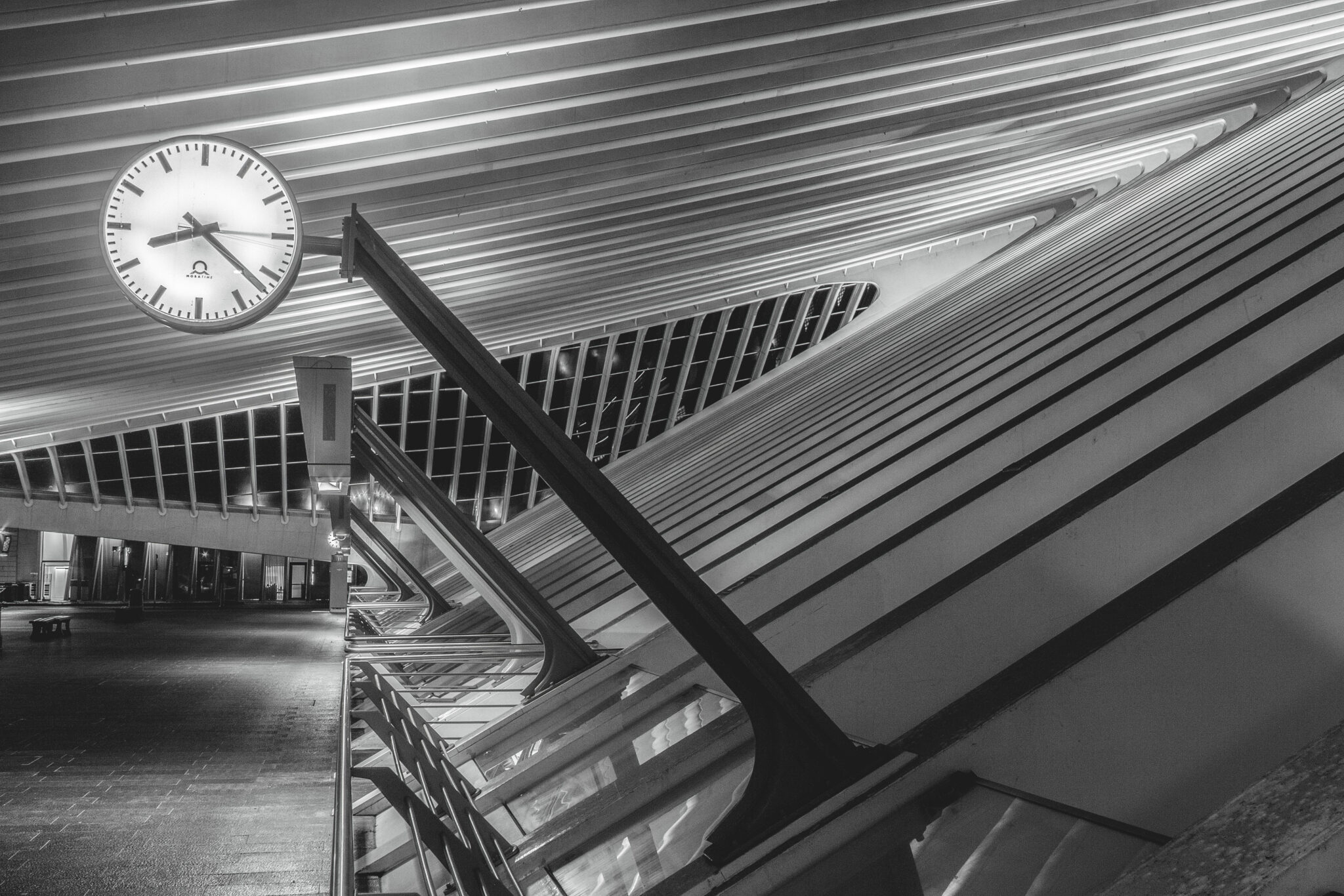 Bahnhofsuhr Lüttich bei Nacht