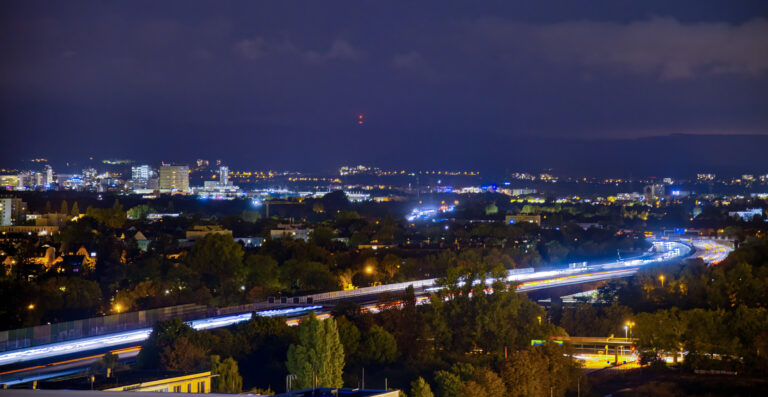 Ghost Tower Lichtspuren bei Nacht