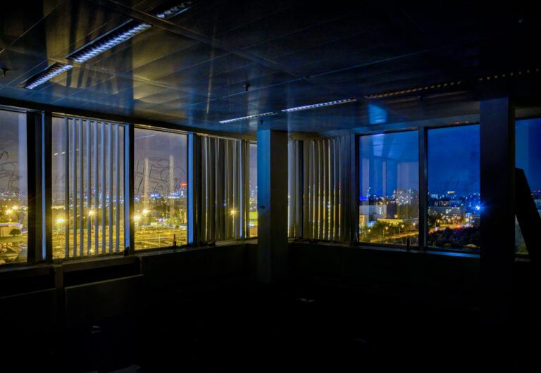 Ghost Tower Büroecke