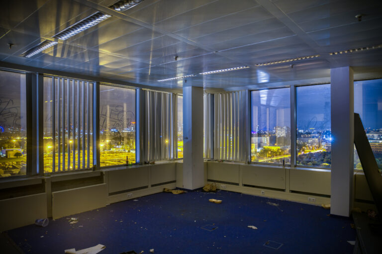 Ghost Tower Büroetage mit Teppich
