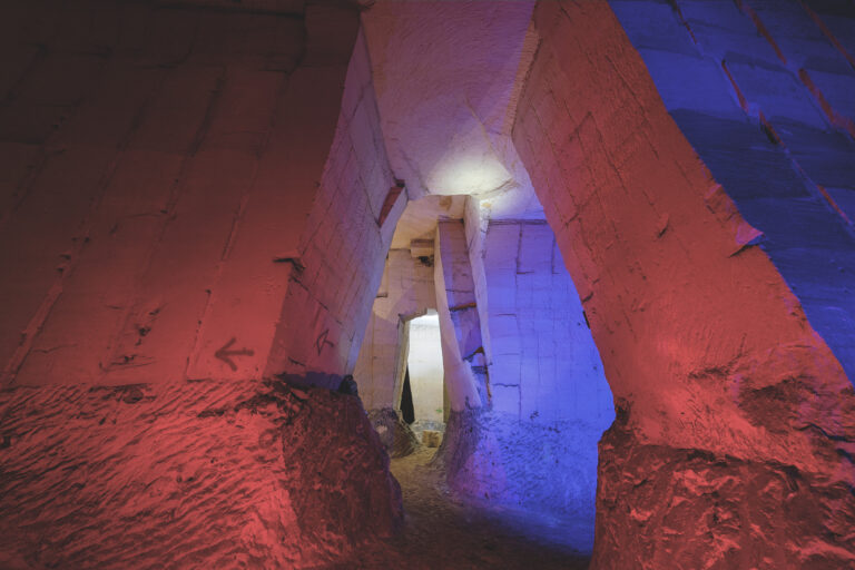 Mergelgrube rot-blaues Licht