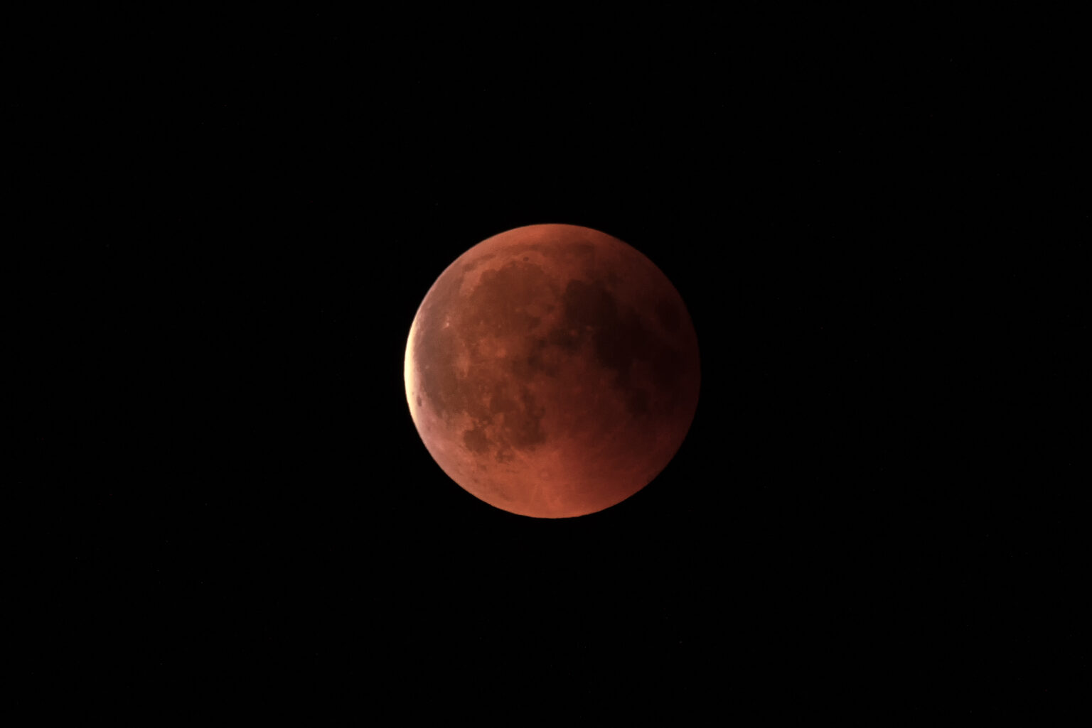 Der rote Blutmond während einer totalen Mondfinsternis.
